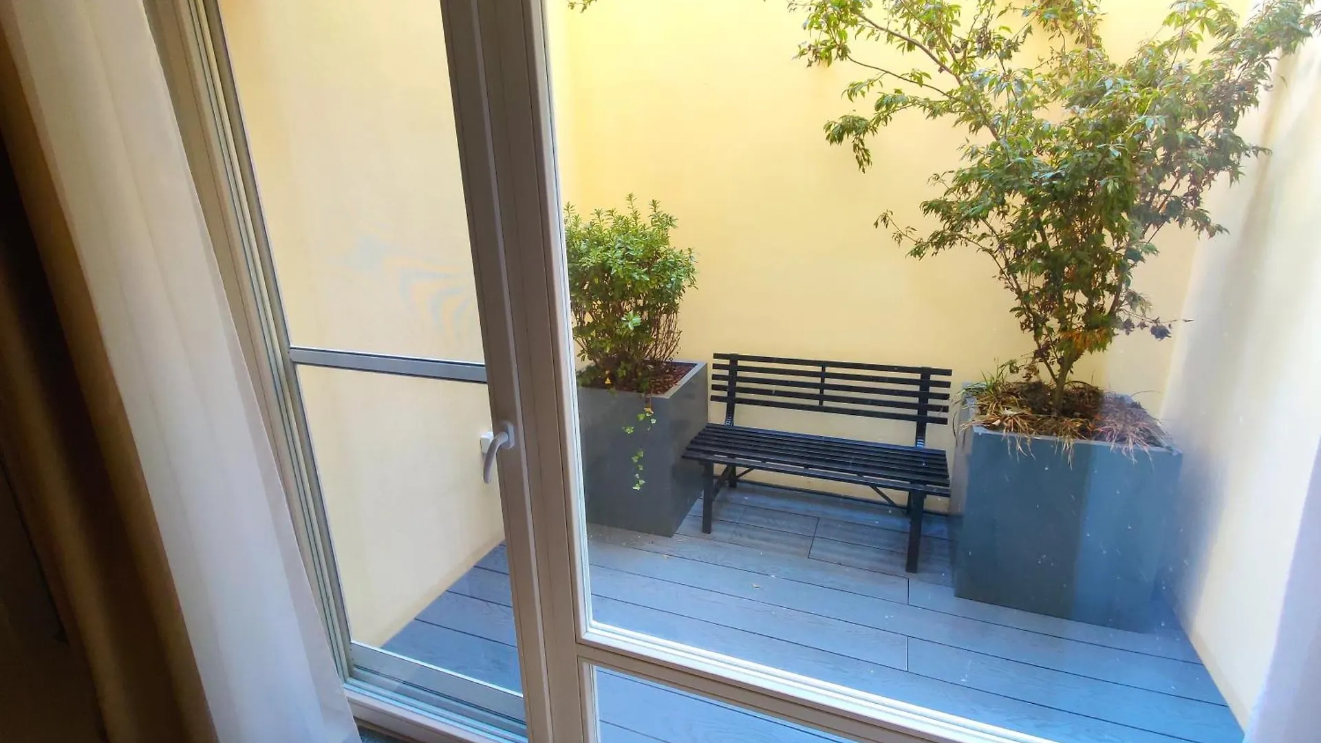 Apartment Central Studio With Private Courtyard Prague